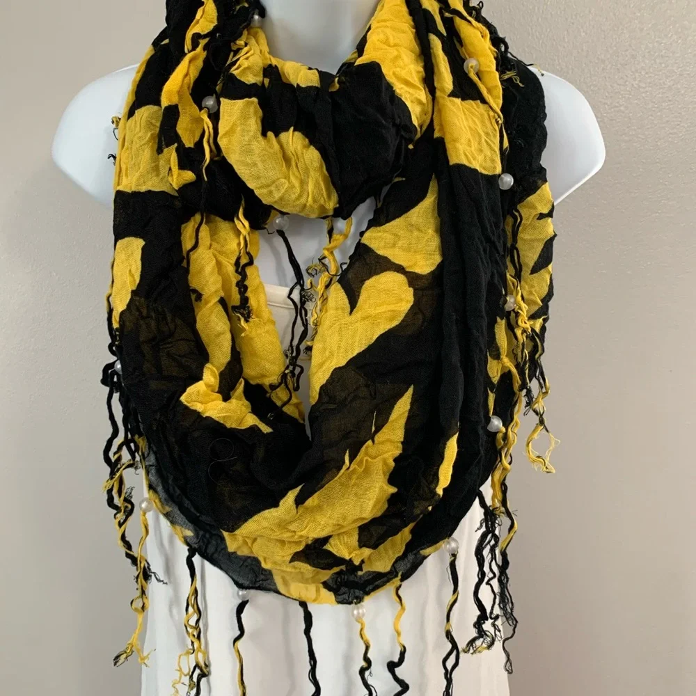 ZOOZATZ Iowa Hawkeye Scarf